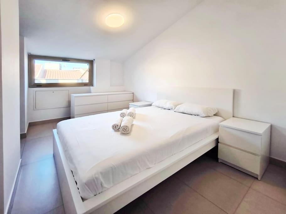 Moderno Apartamento Duplex En Terrassa Centro Εξωτερικό φωτογραφία