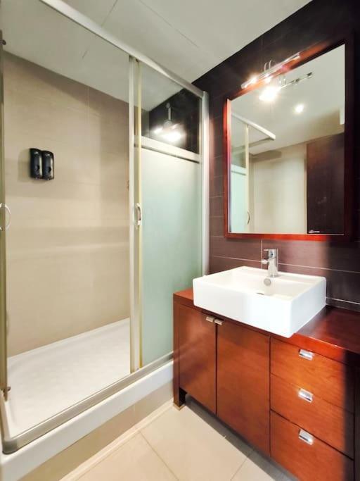 Moderno Apartamento Duplex En Terrassa Centro Εξωτερικό φωτογραφία