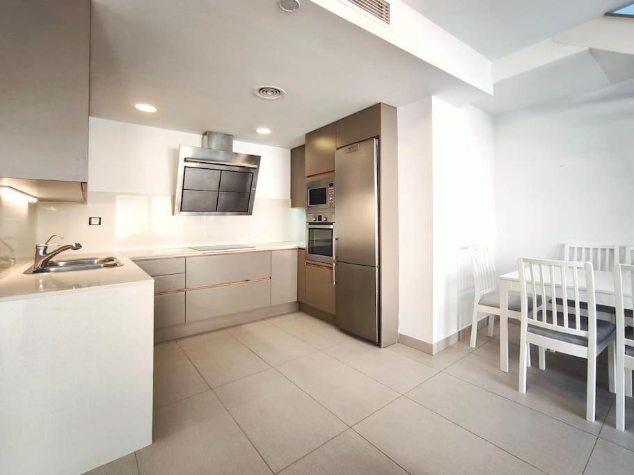 Moderno Apartamento Duplex En Terrassa Centro Εξωτερικό φωτογραφία