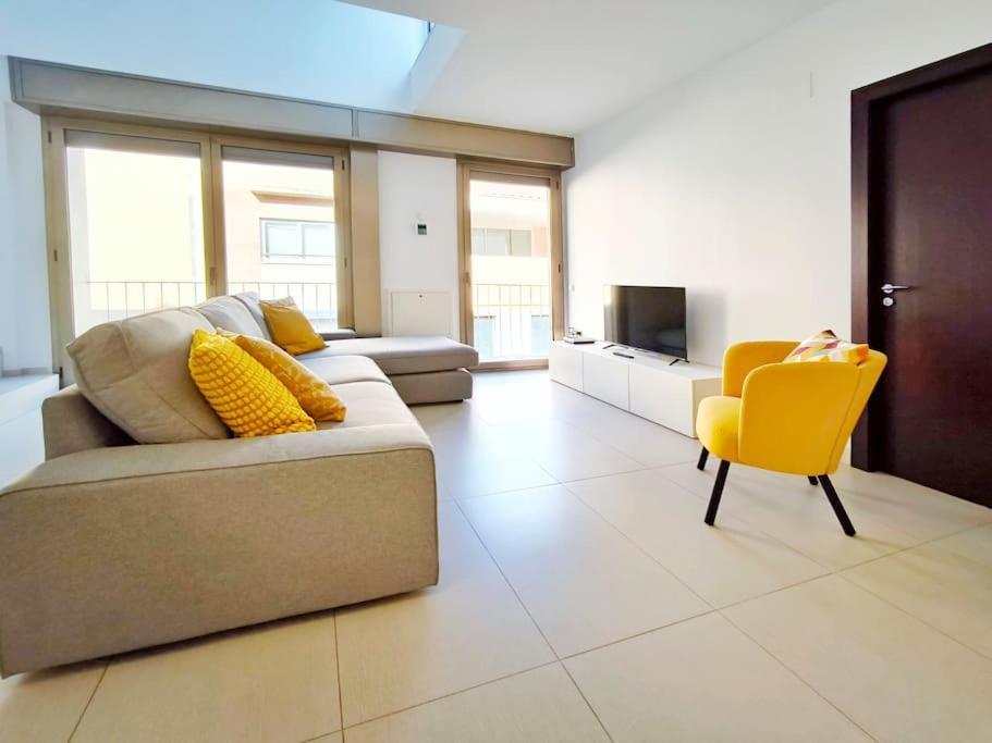 Moderno Apartamento Duplex En Terrassa Centro Εξωτερικό φωτογραφία